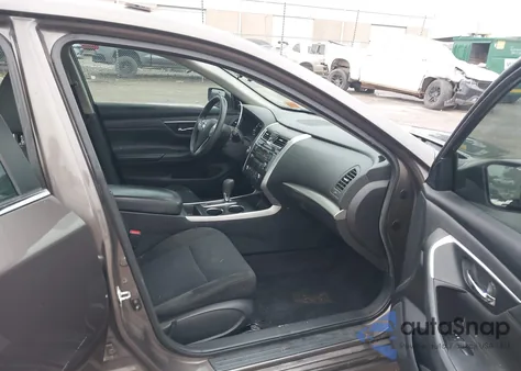 2015 Nissan Altima 2.5/2.5 S/2.5 Sl/2.5 Sv из США, поврежденный, VIN 1N4AL3AP4FC451051